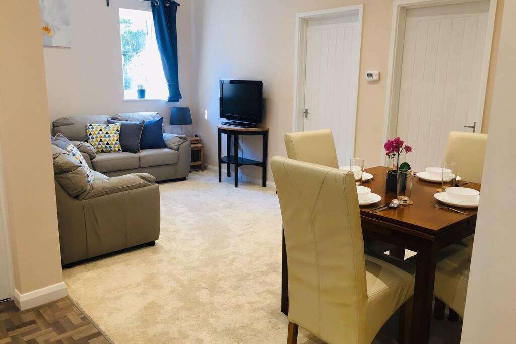 Private 1St Floor Apartment - Perfect For Port Of Dover, Eurotunnel And Short Stays Buitenkant foto