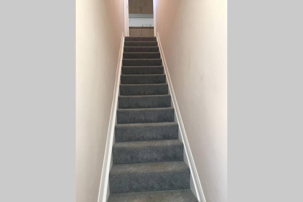 Private 1St Floor Apartment - Perfect For Port Of Dover, Eurotunnel And Short Stays Buitenkant foto
